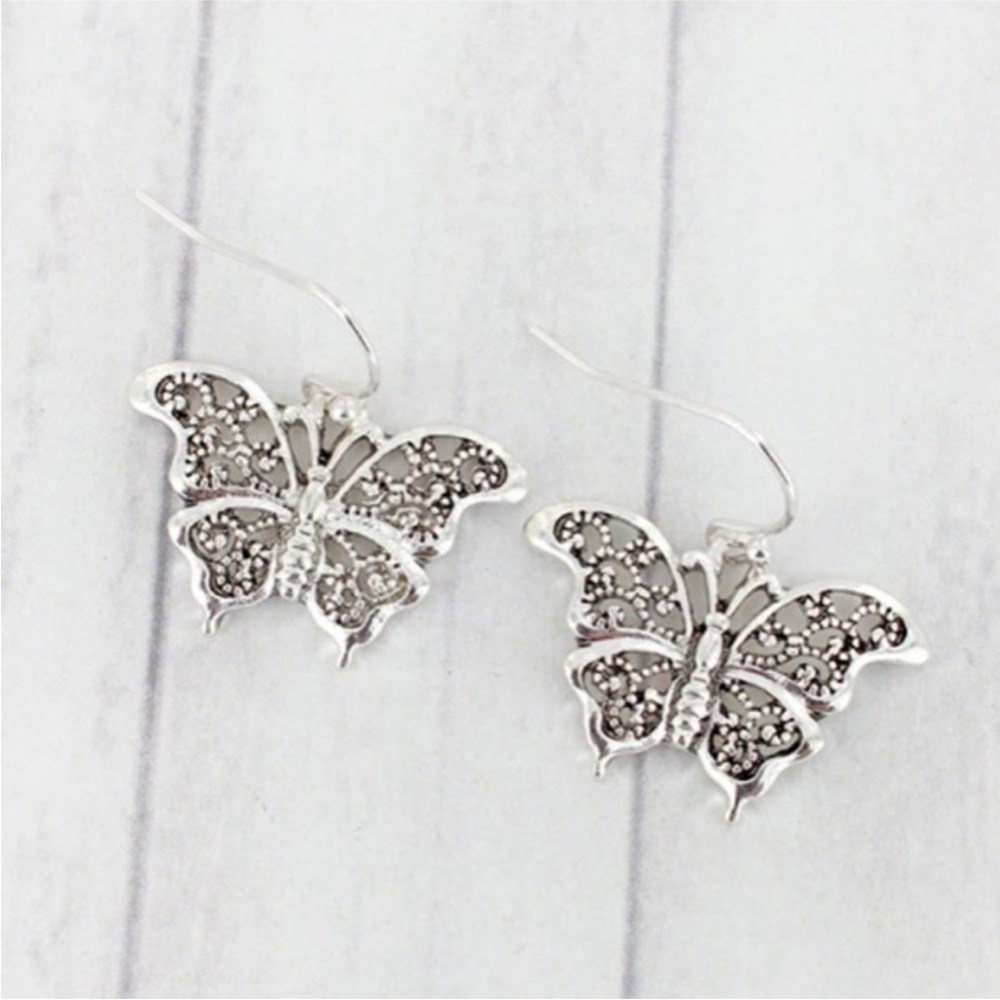 CLOSET CLEAR OUT! Butterfly Earrings – Silvertone Vintage Style. NWT